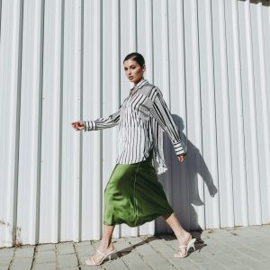 FALDA MIDI SATINADA